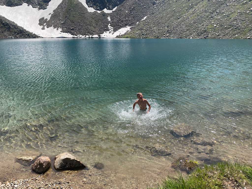 zwemmen in een bergmeer