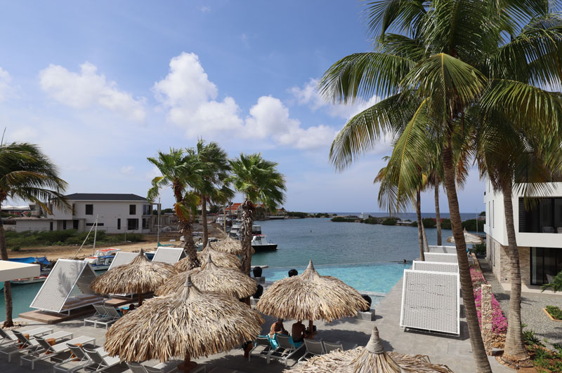 Infinity pool: Van der Valk Plaza Royal Residence Bonaire