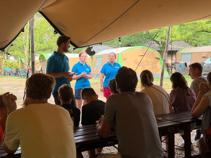 Sfeer op de camping tijdens de eenoudervakantie in de Ardèche